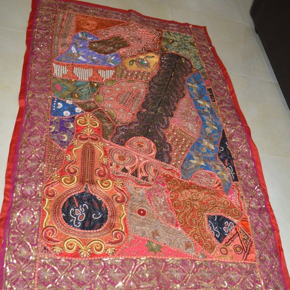 *** BEAUTIFUL WALL TAPESTRY*** - Picture 1 of 3